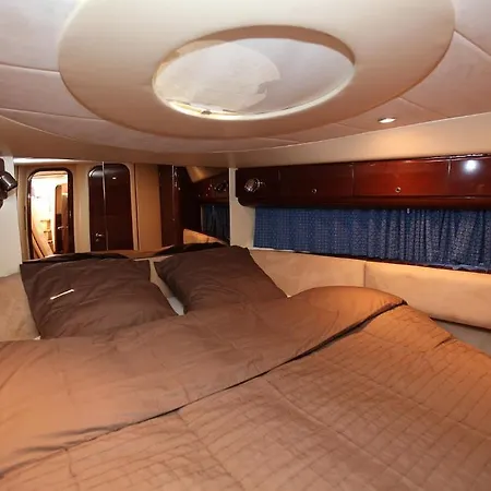 Une Nuit A Bord Apartment *