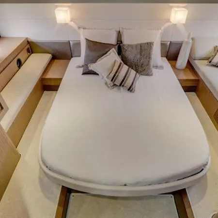Une Nuit A Bord Apartment